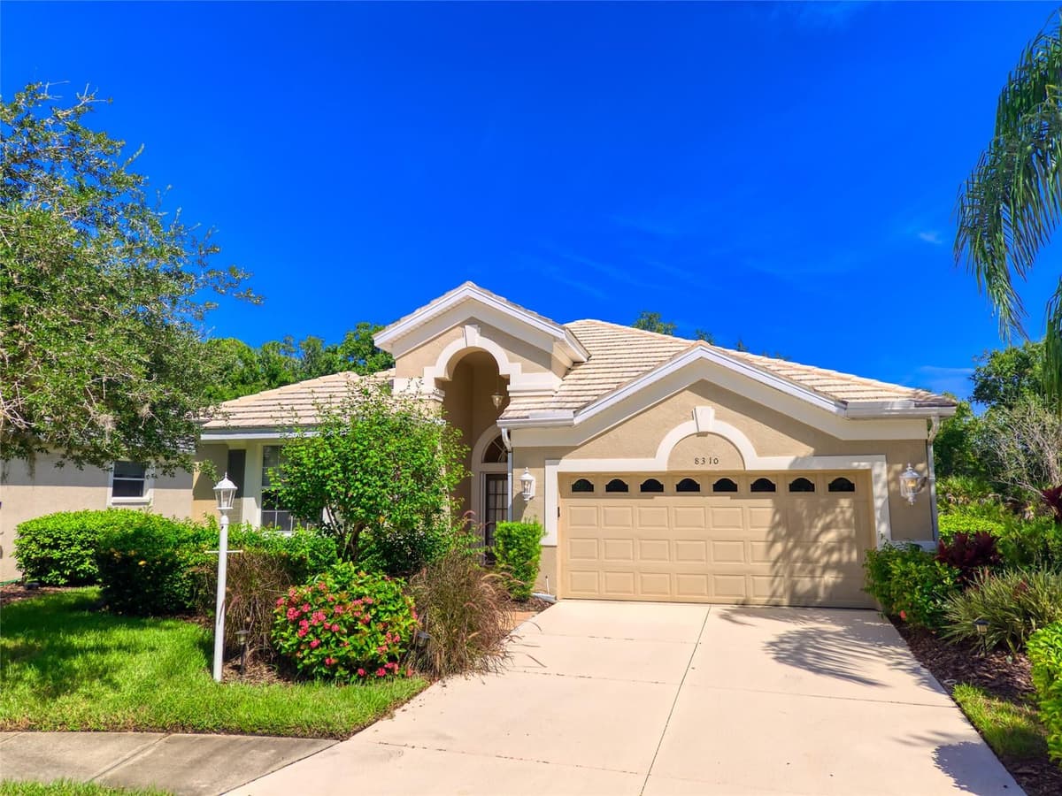 8310 WHISPERING WOODS COURT — photo 10 of 67