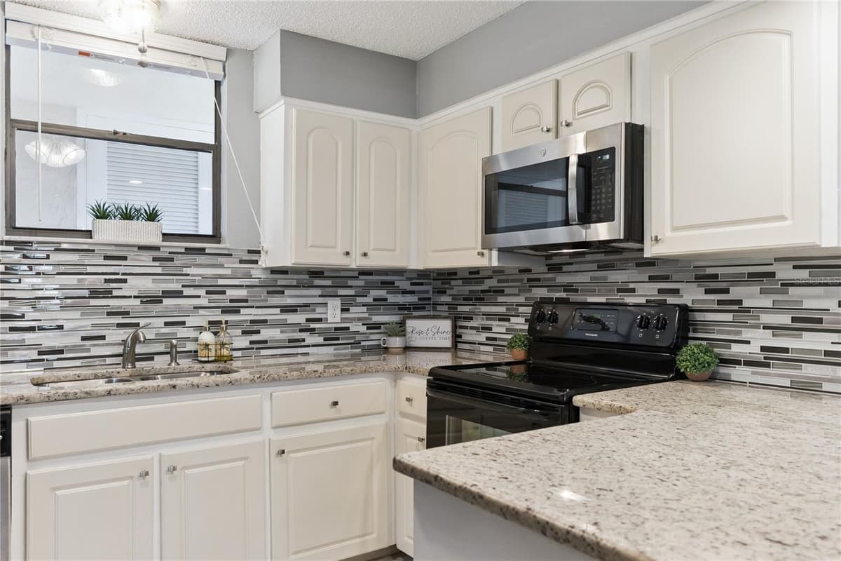 325 WILDER BOULEVARD — photo 18 of 50