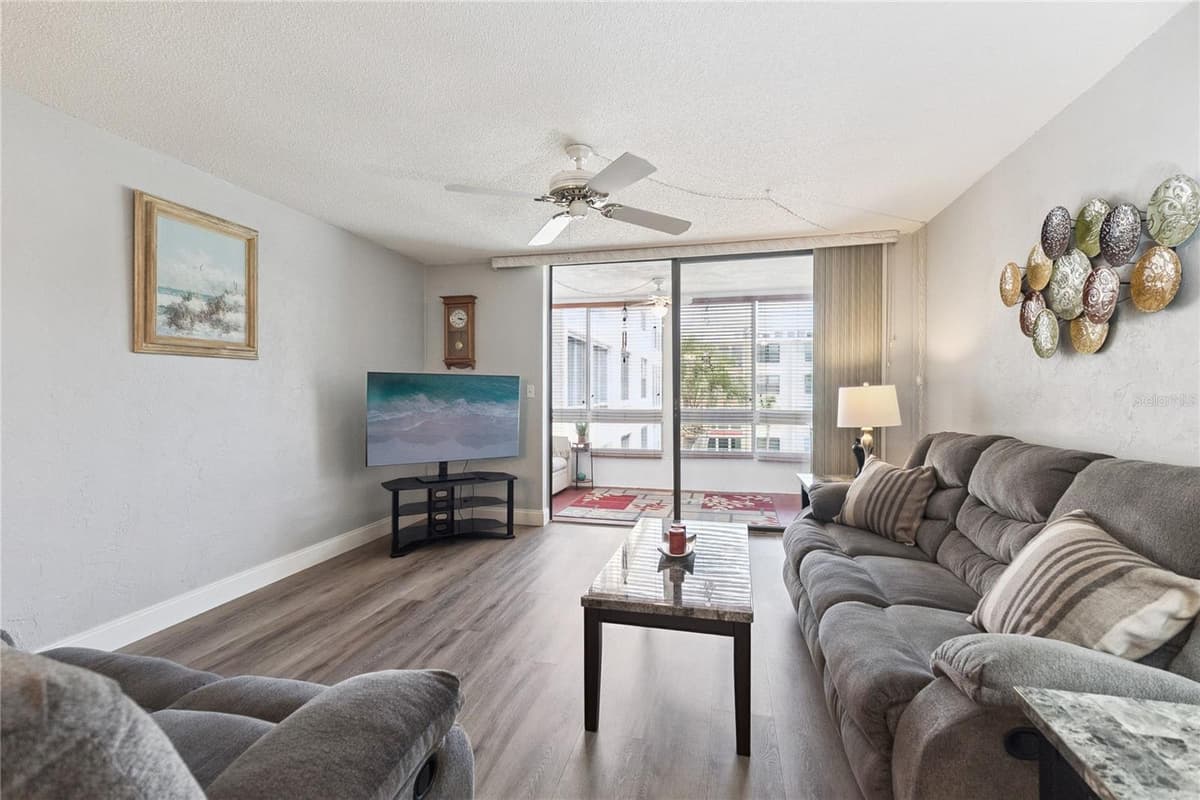 325 WILDER BOULEVARD — photo 9 of 50