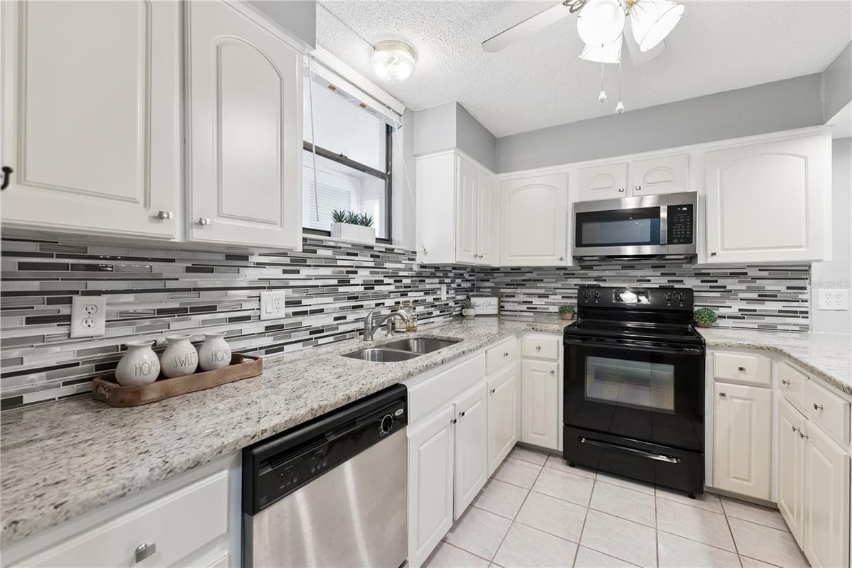325 WILDER BOULEVARD — photo 3 of 50