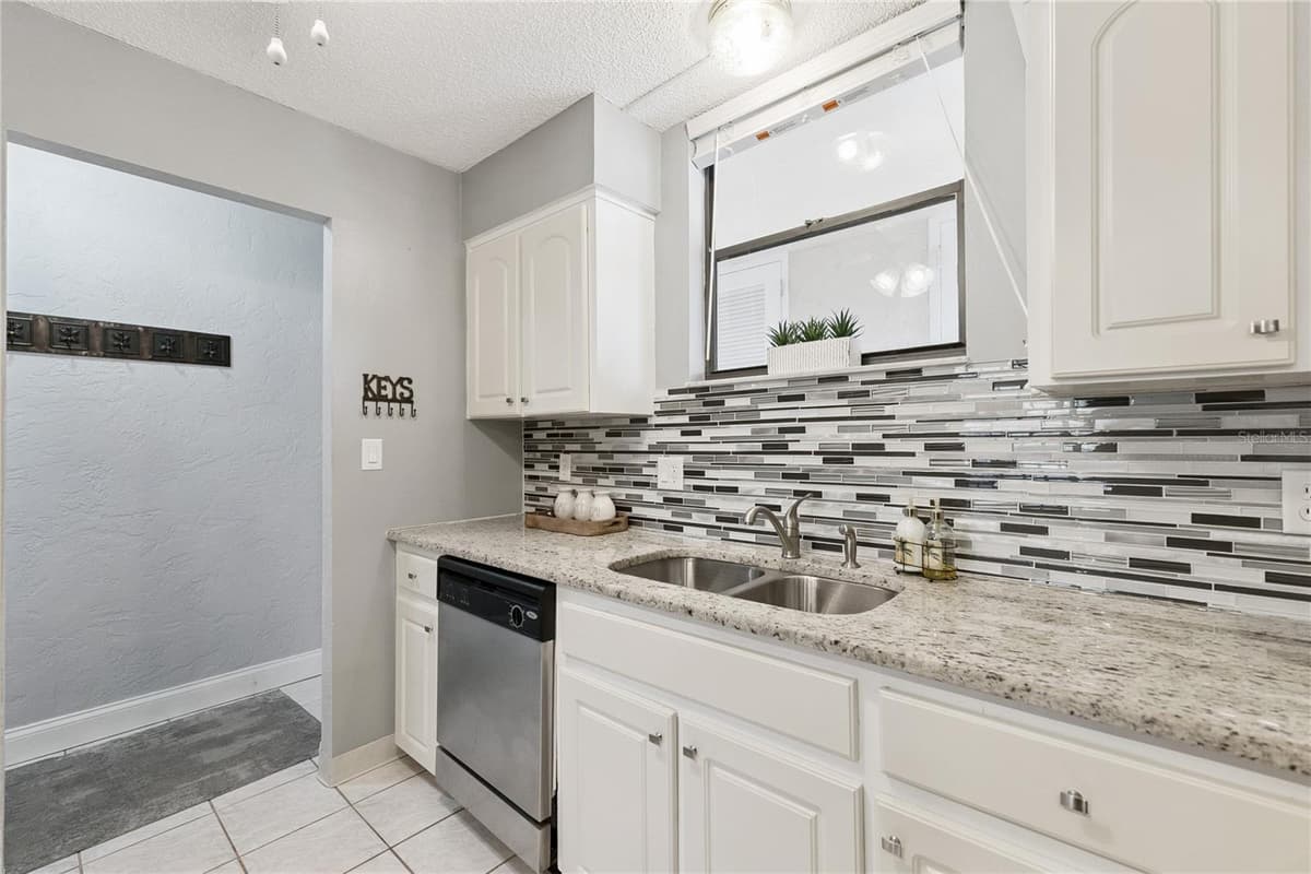 325 WILDER BOULEVARD — photo 17 of 50