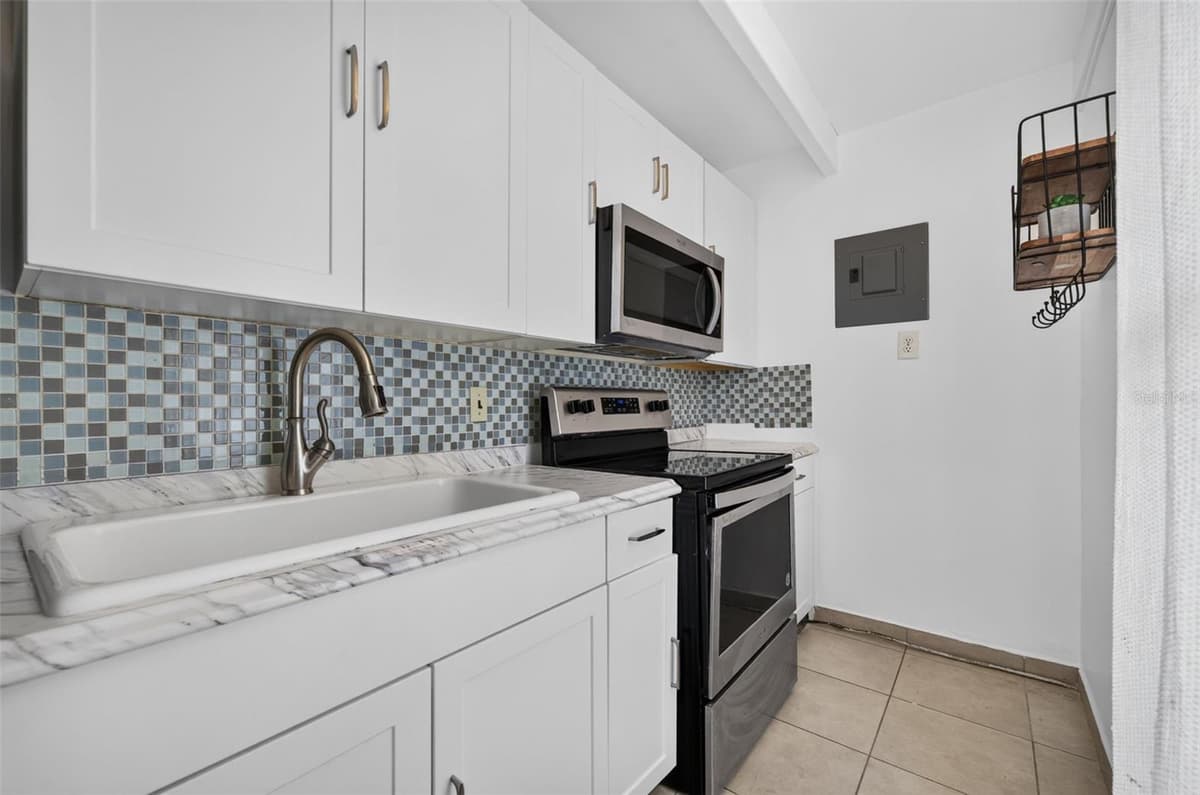 3111 CLUB CIRCLE — photo 13 of 30