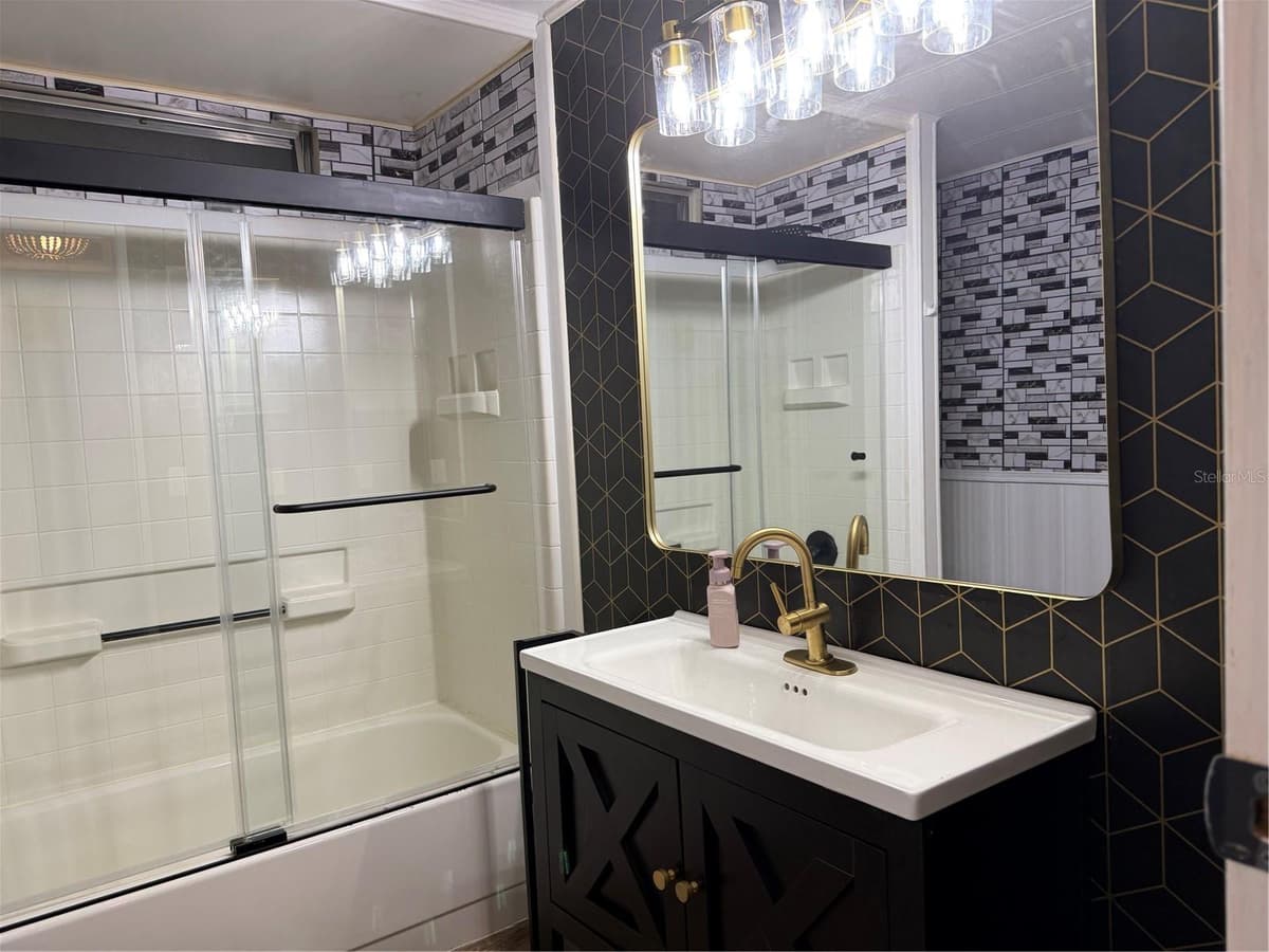12260 HALLMARK AVENUE — photo 15 of 29