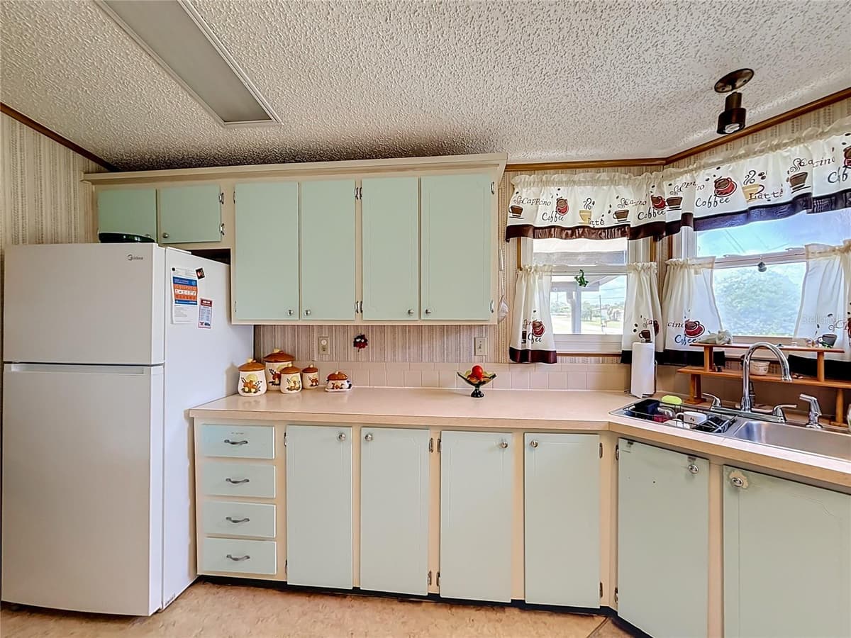8233 COUNTY ROAD 109B — photo 12 of 43
