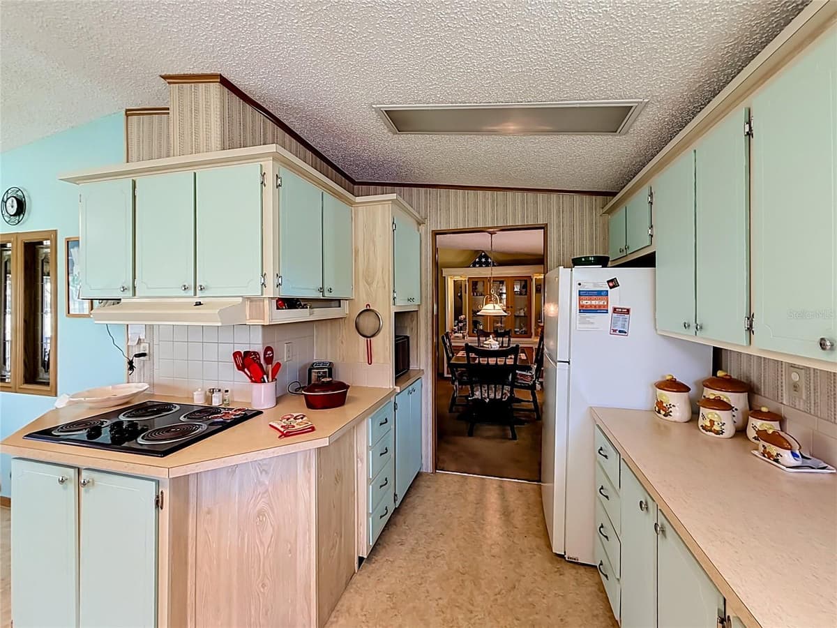 8233 COUNTY ROAD 109B — photo 17 of 43