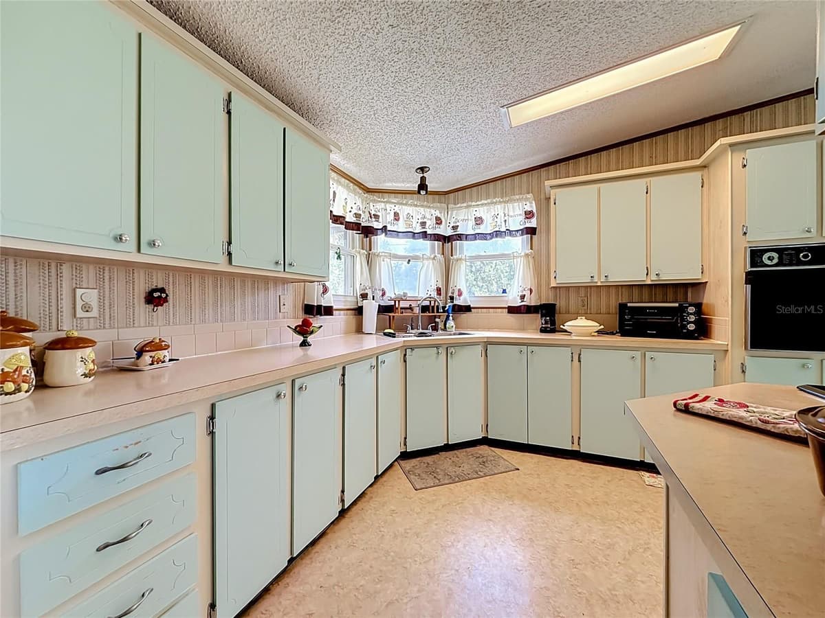 8233 COUNTY ROAD 109B — photo 11 of 43