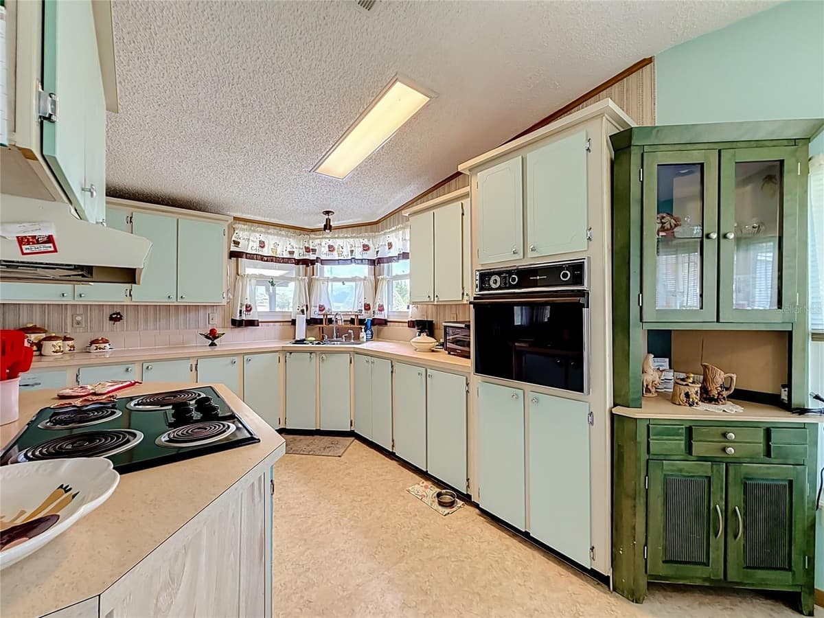 8233 COUNTY ROAD 109B — photo 13 of 43