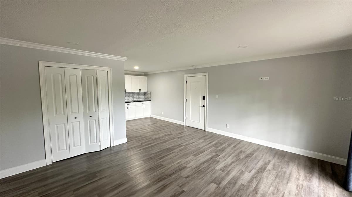 285 WYMORE ROAD — photo 4 of 13