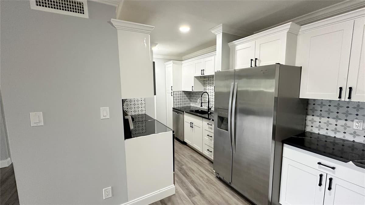285 WYMORE ROAD — photo 5 of 13