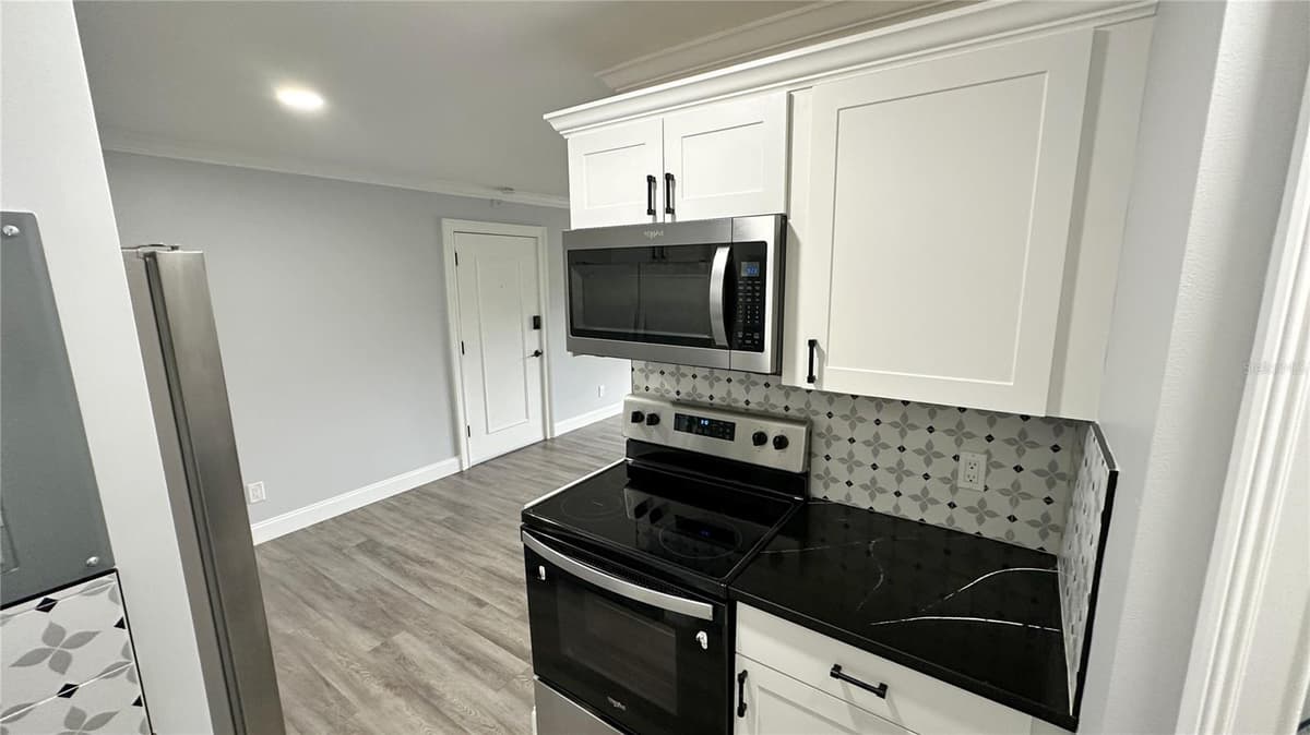 285 WYMORE ROAD — photo 7 of 13