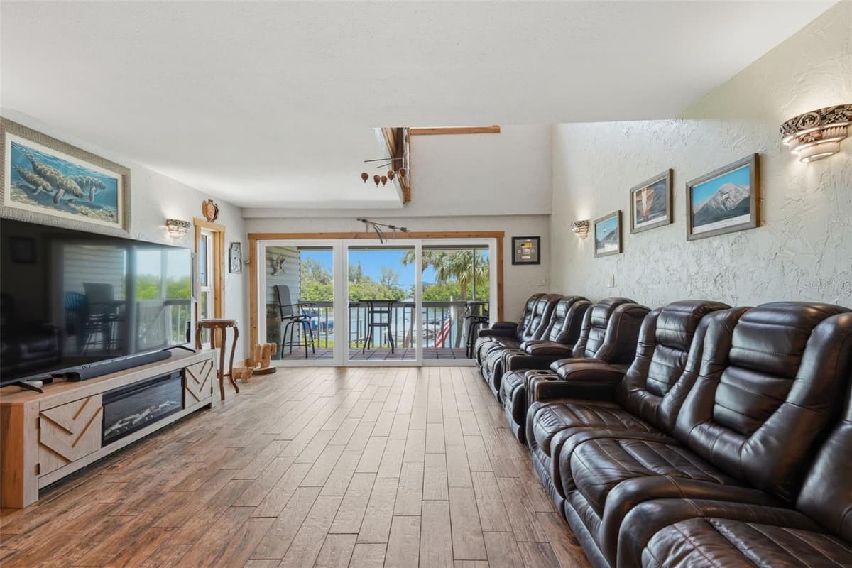 1375 PINELLAS BAYWAY — photo 3 of 35