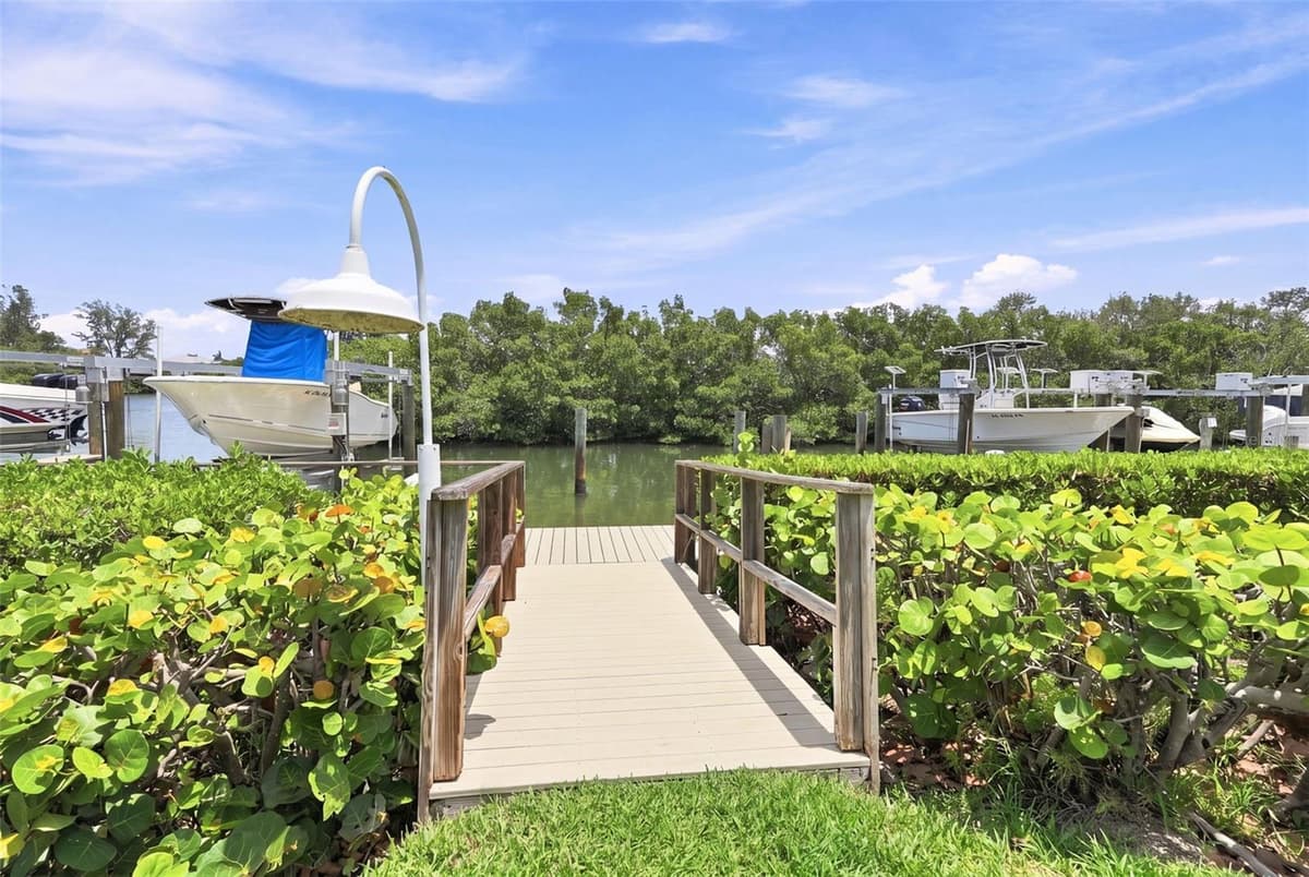 1375 PINELLAS BAYWAY — photo 31 of 35
