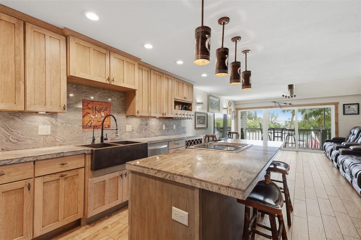 1375 PINELLAS BAYWAY — photo 8 of 35