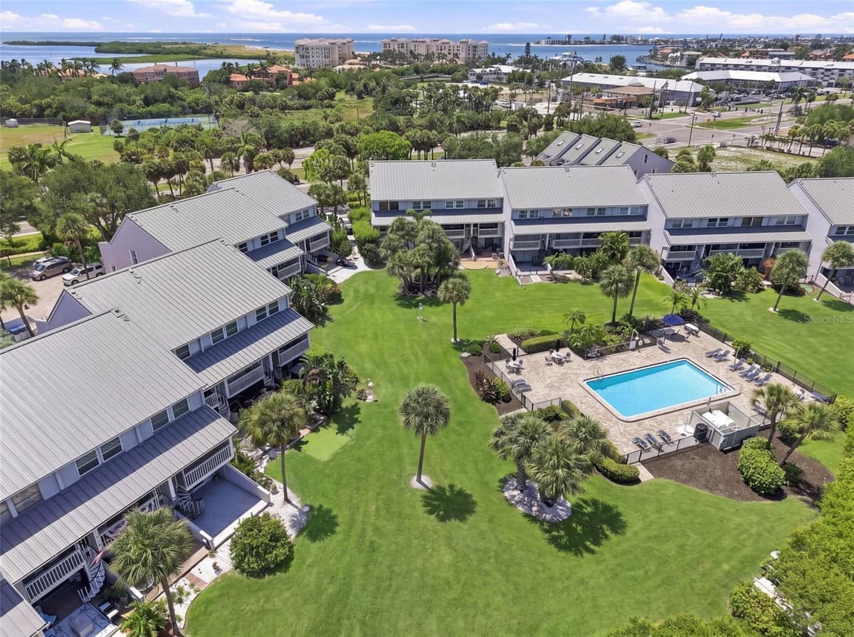 1375 PINELLAS BAYWAY — photo 33 of 35