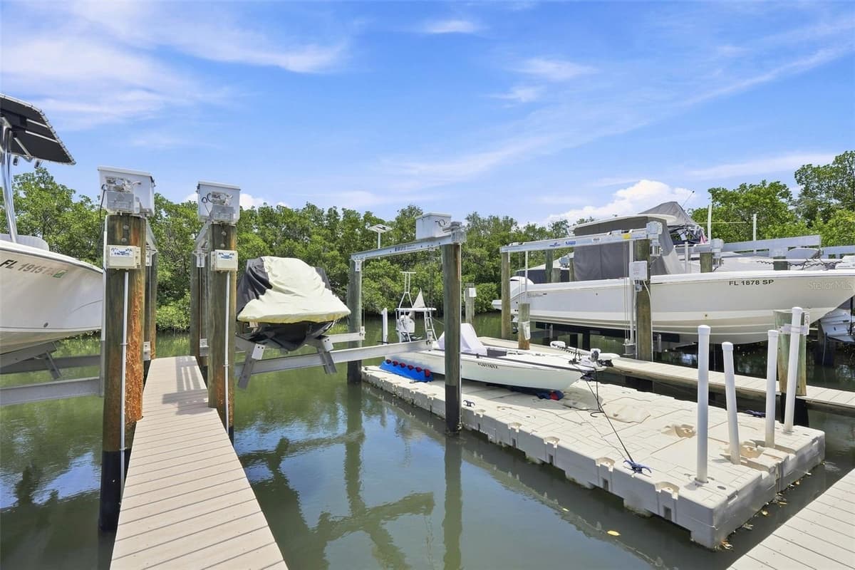 1375 PINELLAS BAYWAY — photo 32 of 35