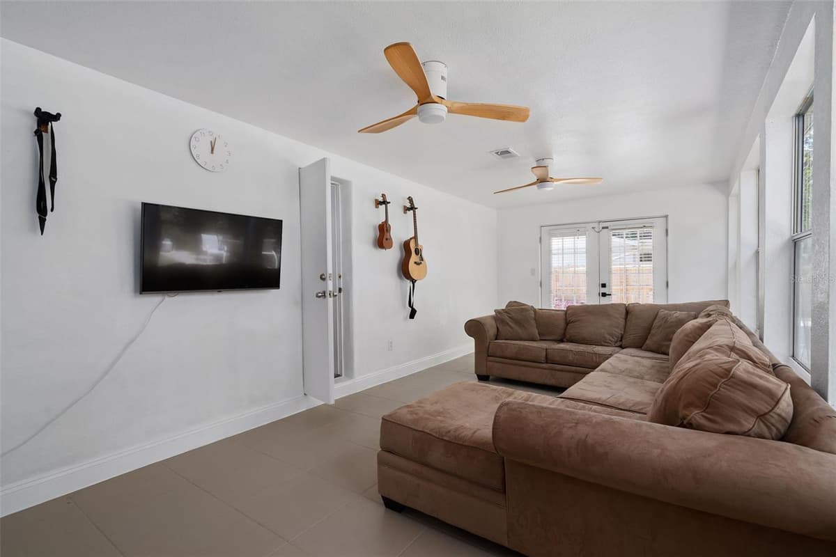 1055 DRUID DRIVE — photo 24 of 38