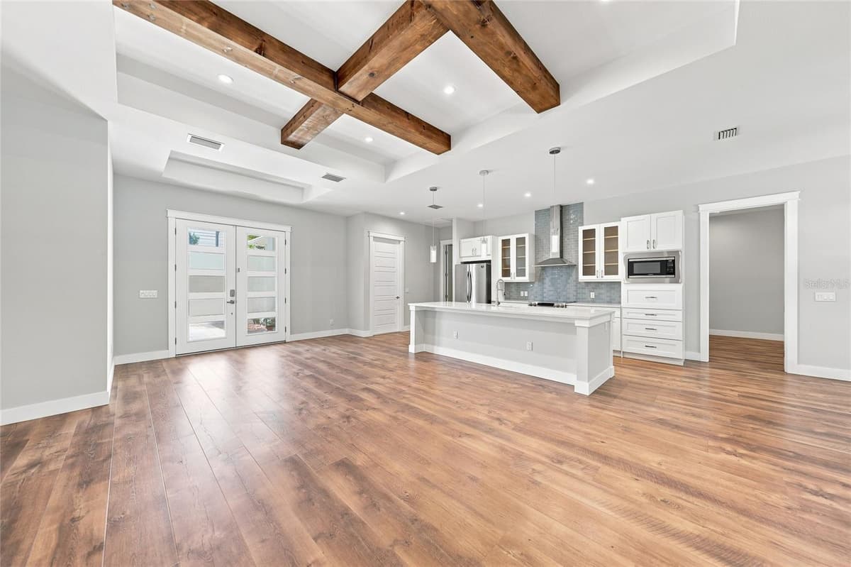 2592 INGLES AVENUE — photo 15 of 64