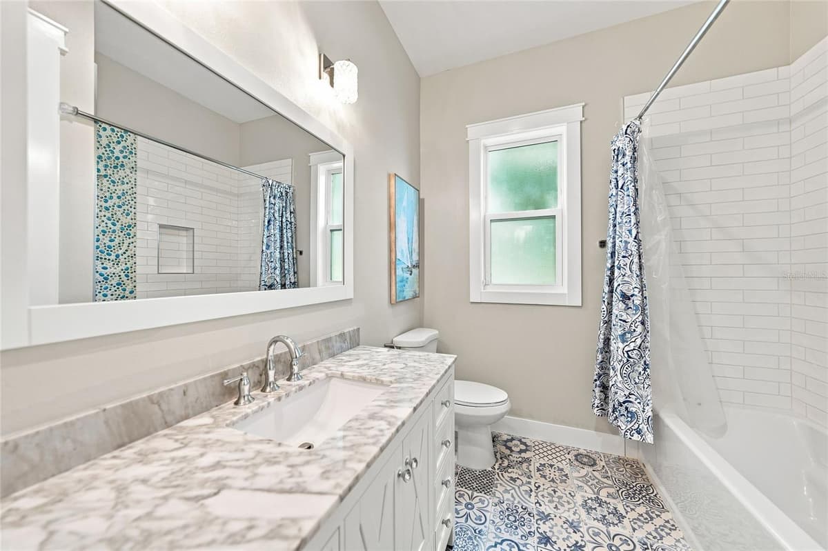 2592 INGLES AVENUE — photo 37 of 64