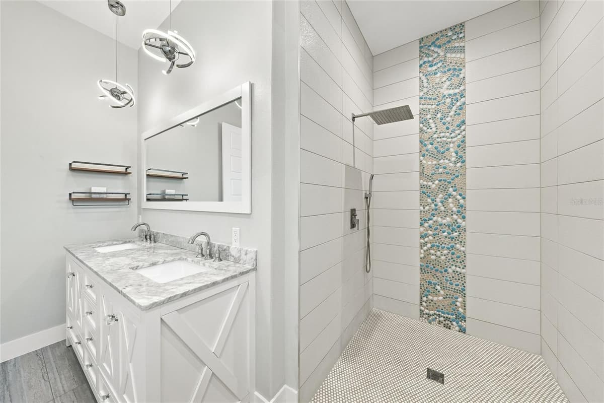 2592 INGLES AVENUE — photo 30 of 64