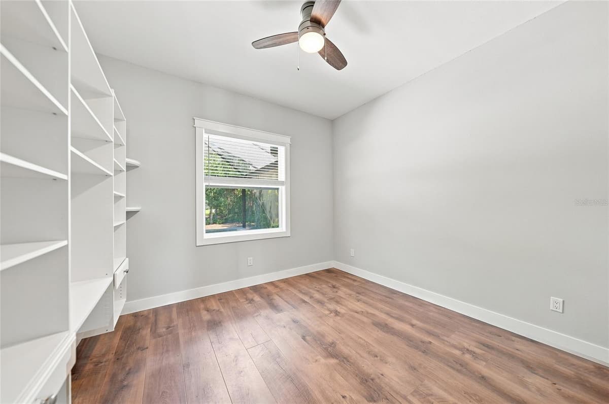 2592 INGLES AVENUE — photo 33 of 64