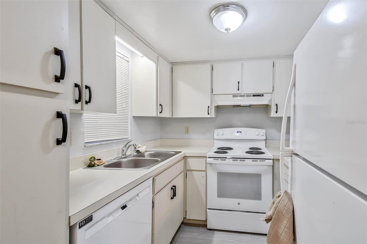 4515 MARINE PARKWAY — photo 6 of 36