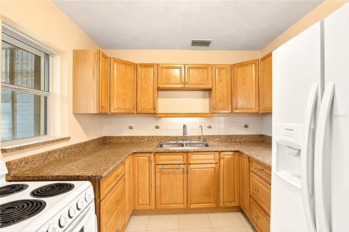 703 PALMETTO STREET — photo 11 of 31