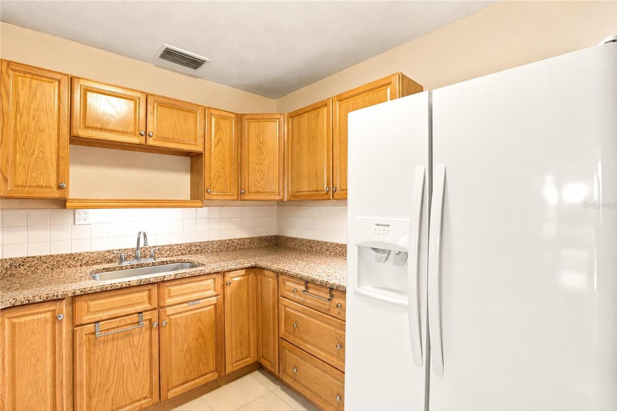 703 PALMETTO STREET — photo 13 of 31