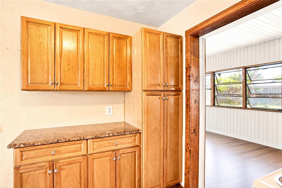 703 PALMETTO STREET — photo 14 of 31