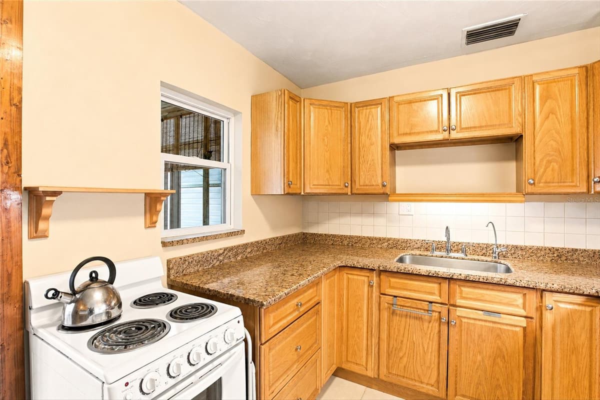 703 PALMETTO STREET — photo 12 of 31