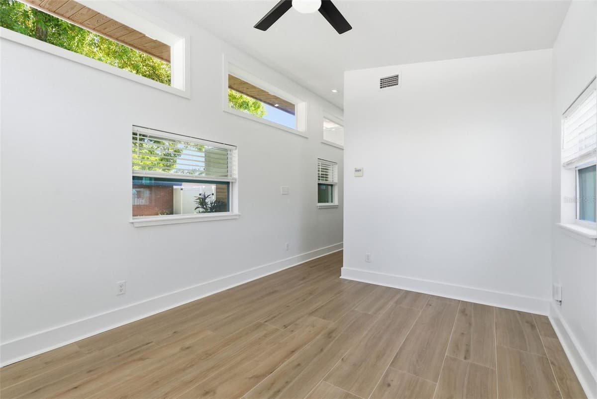 3916 IOWA AVENUE — photo 14 of 26