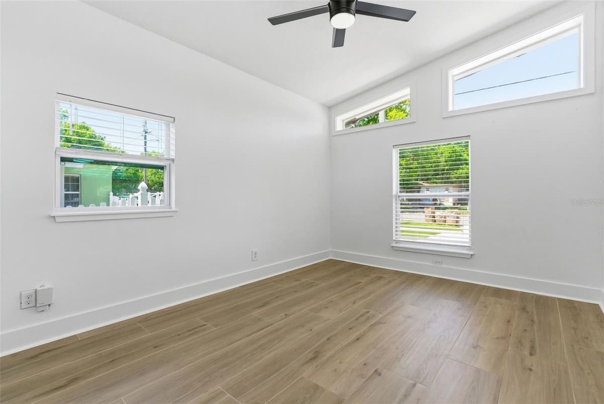 3916 IOWA AVENUE — photo 13 of 26