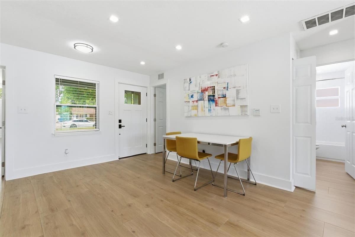 3916 IOWA AVENUE — photo 7 of 26