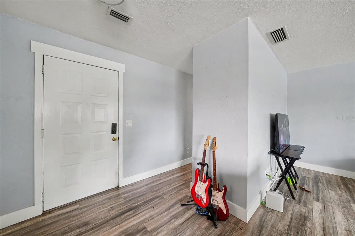 1180 BALFOUR DRIVE — photo 4 of 24
