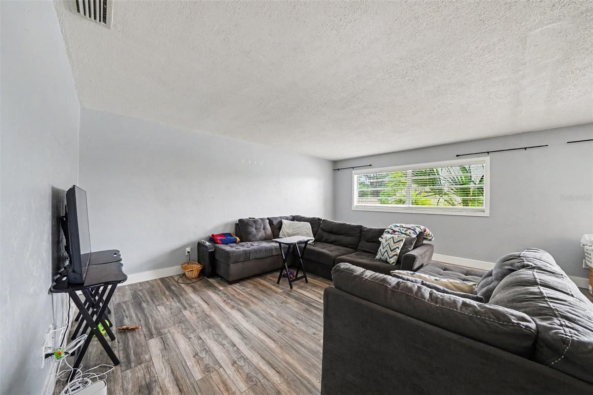 1180 BALFOUR DRIVE — photo 5 of 24