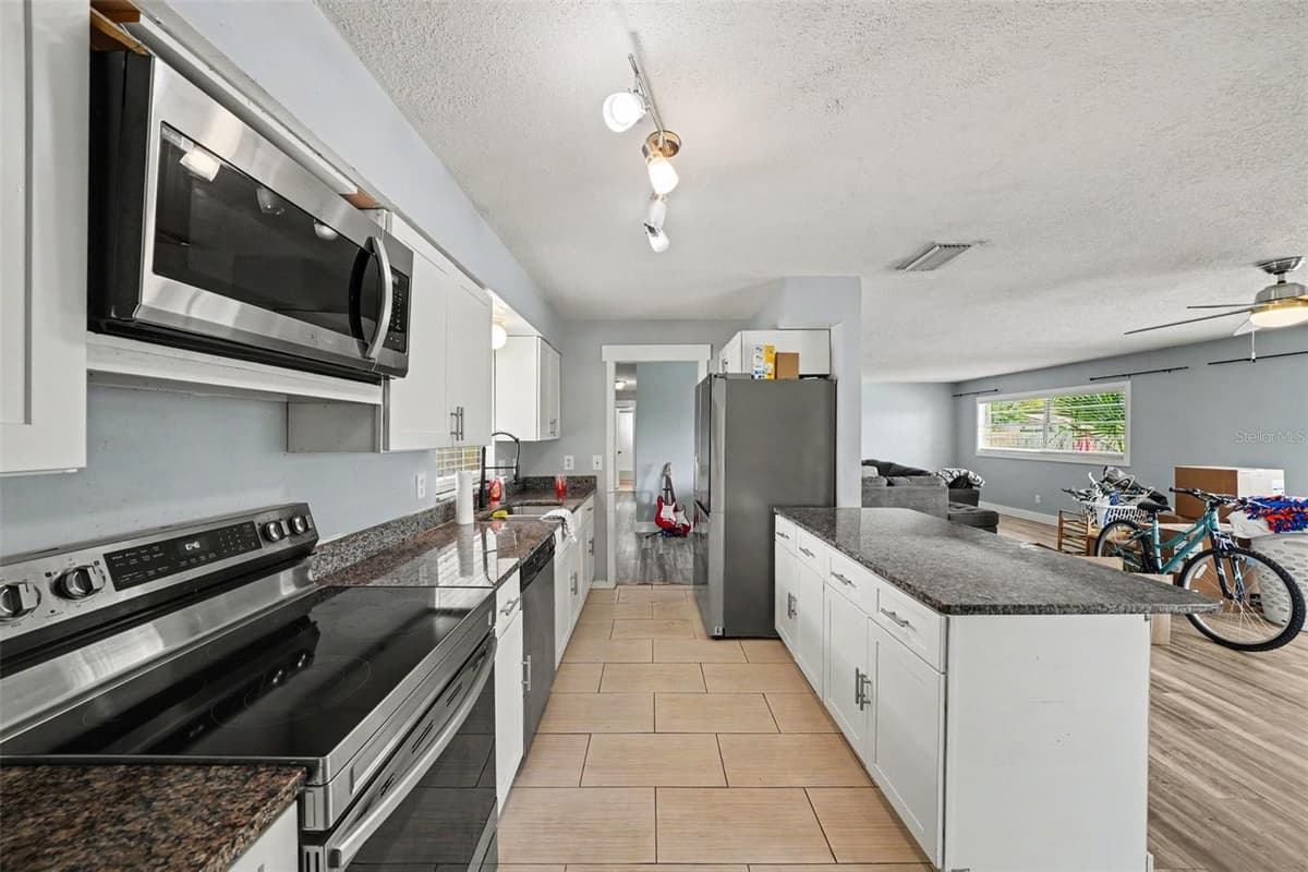 1180 BALFOUR DRIVE — photo 10 of 24