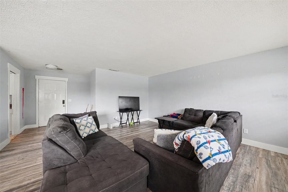 1180 BALFOUR DRIVE — photo 7 of 24