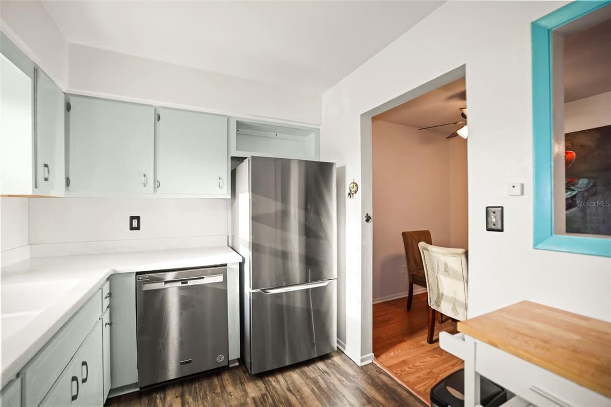 180 SKY LOCH DRIVE — photo 4 of 44