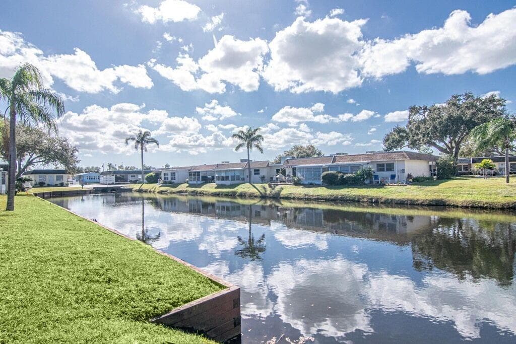 180 SKY LOCH DRIVE — photo 32 of 44