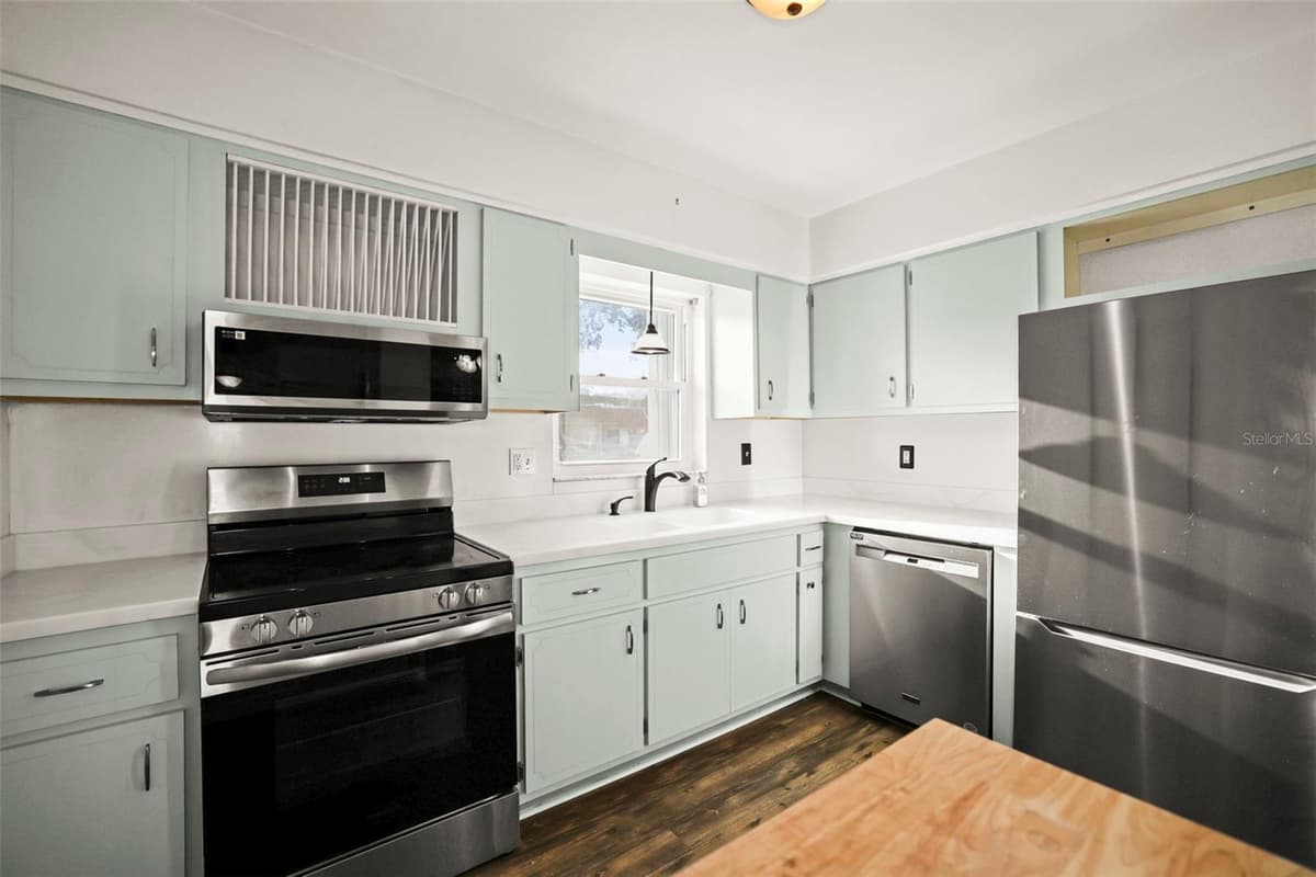 180 SKY LOCH DRIVE — photo 3 of 44