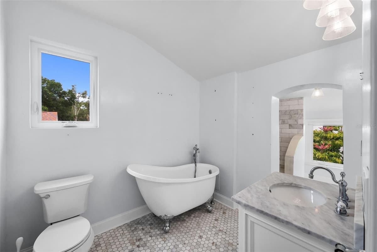 6010 17TH AVENUE — photo 38 of 56