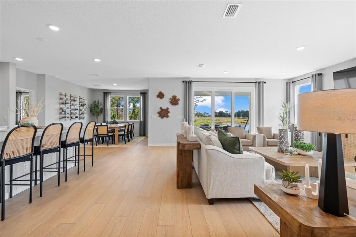 37 PEGASUS ROAD — photo 14 of 40