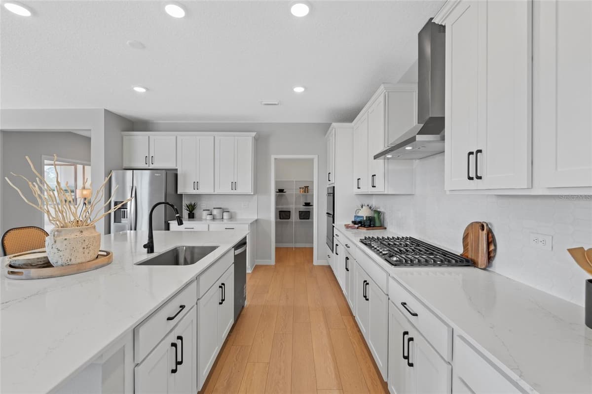 37 PEGASUS ROAD — photo 12 of 40