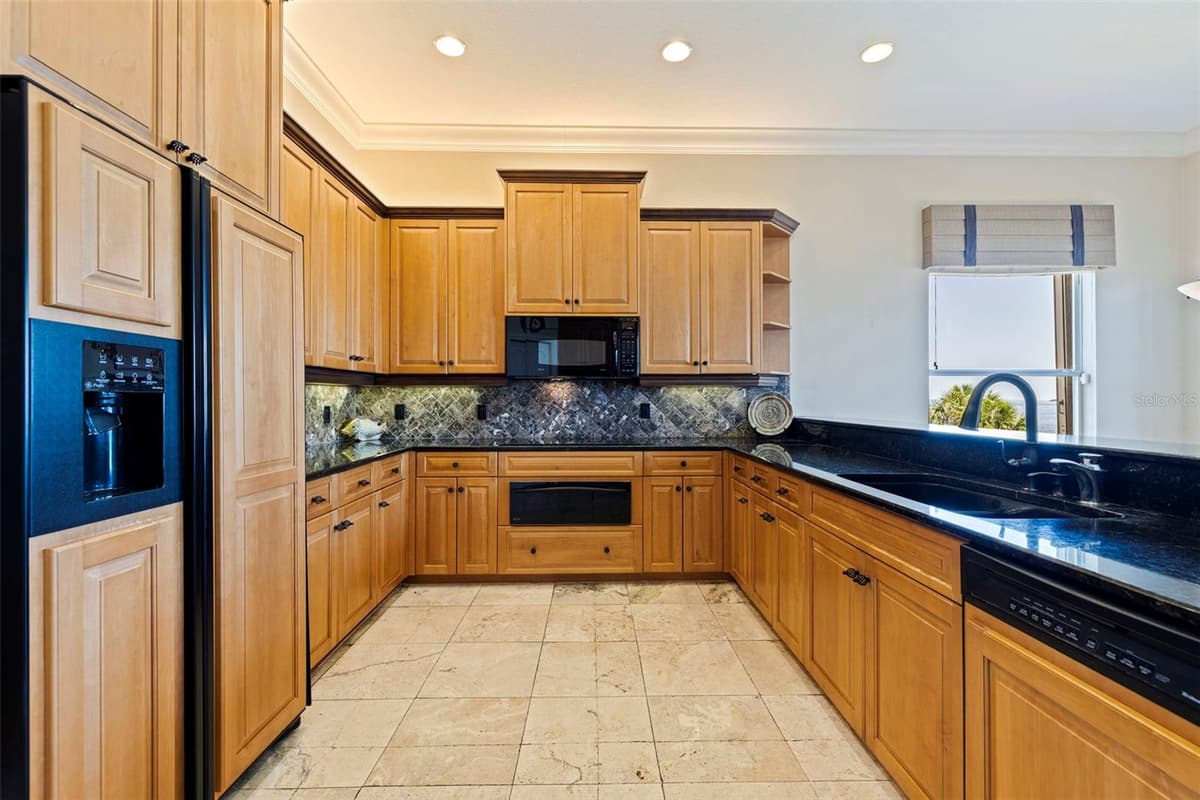 4631 HARBORPOINTE DRIVE — photo 15 of 57