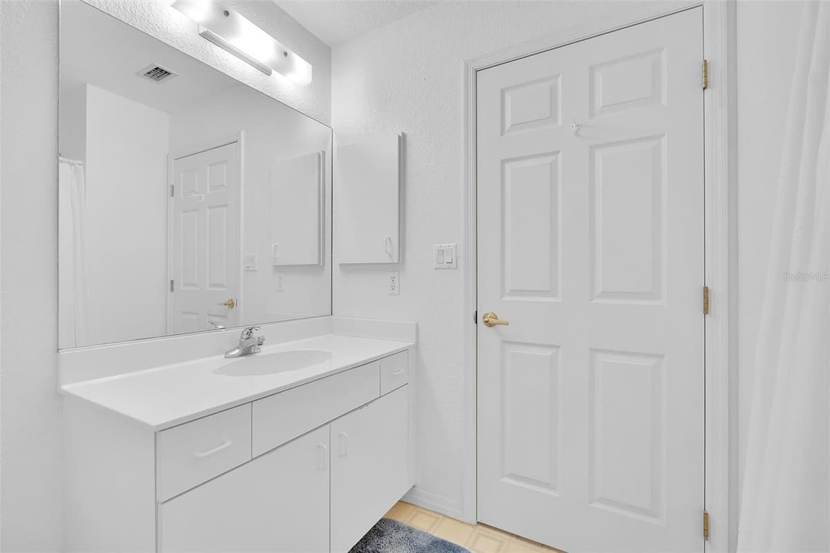 5725 GREENWOOD AVENUE — photo 32 of 38