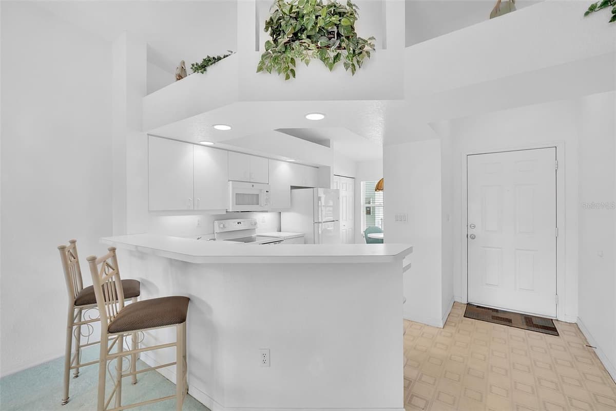 5725 GREENWOOD AVENUE — photo 3 of 38