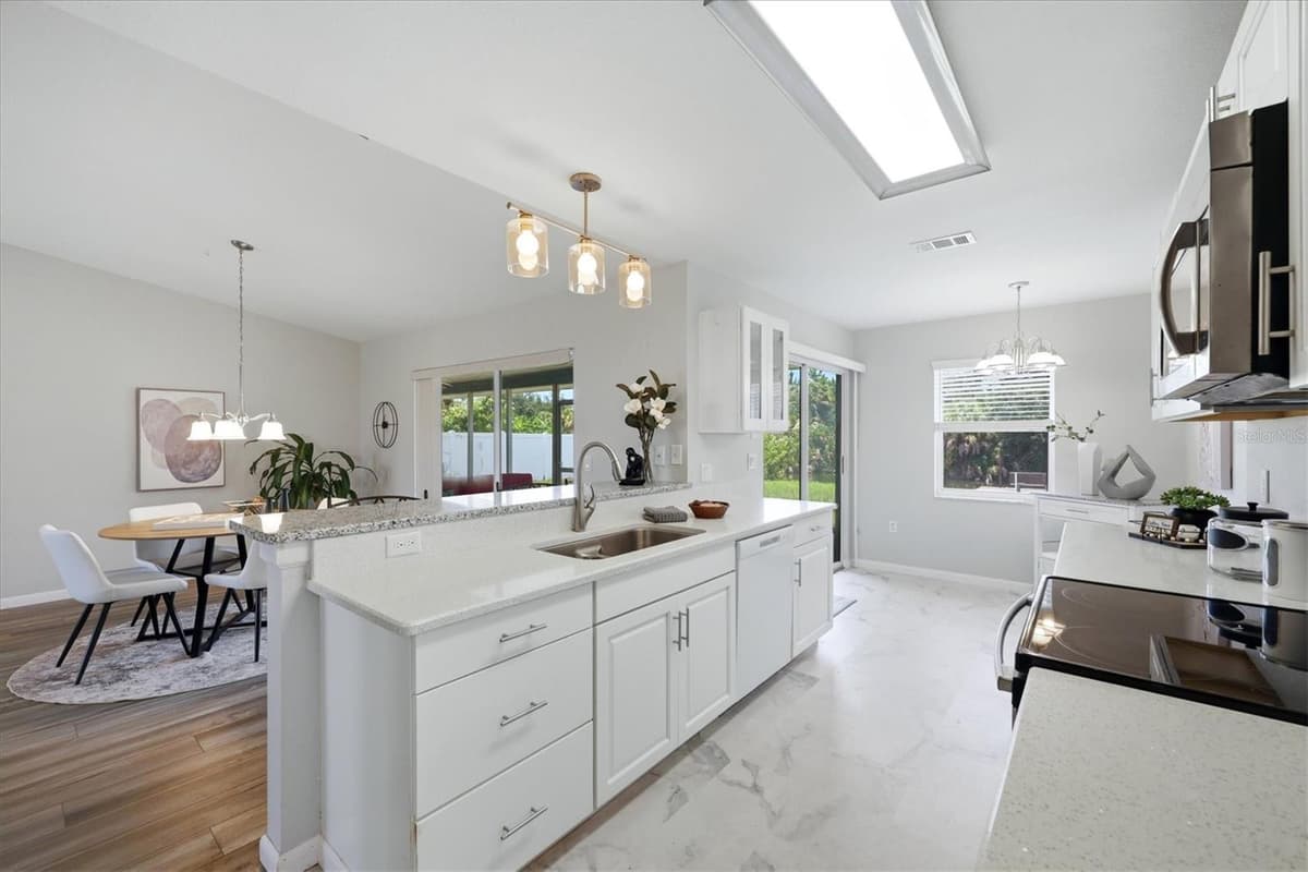 9084 PROSPECT AVENUE — photo 9 of 32