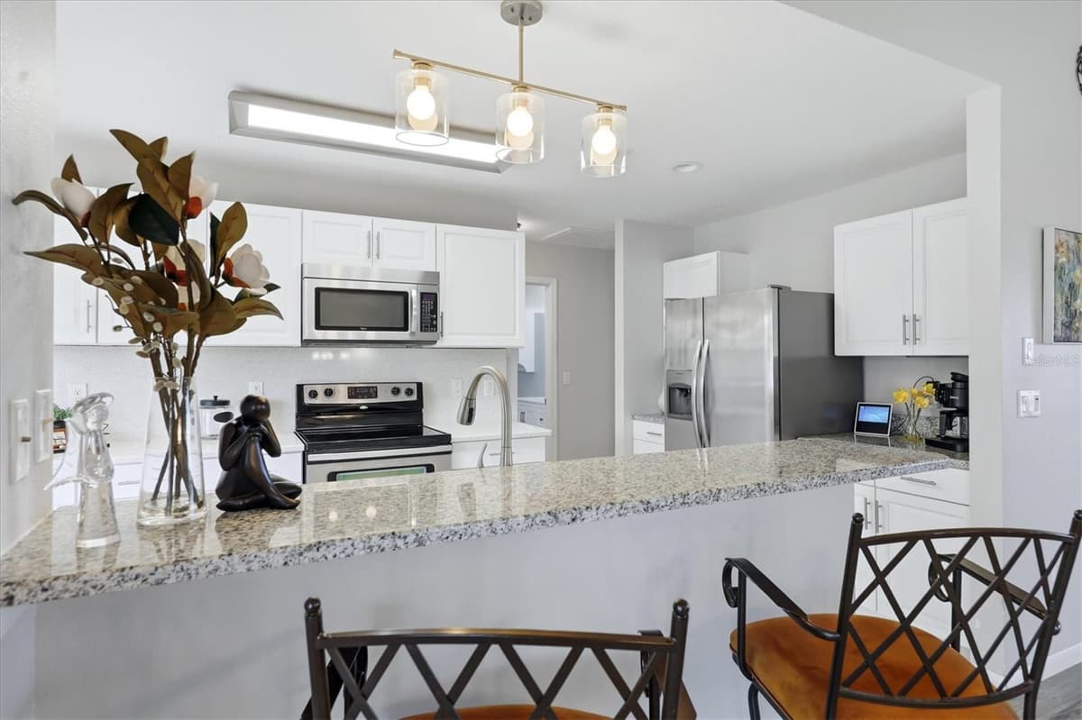 9084 PROSPECT AVENUE — photo 12 of 32