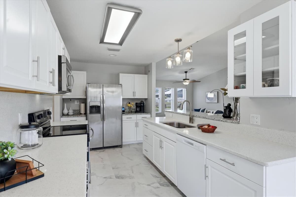 9084 PROSPECT AVENUE — photo 8 of 32