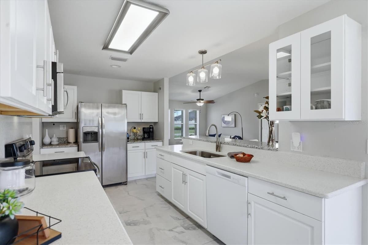 9084 PROSPECT AVENUE — photo 7 of 32