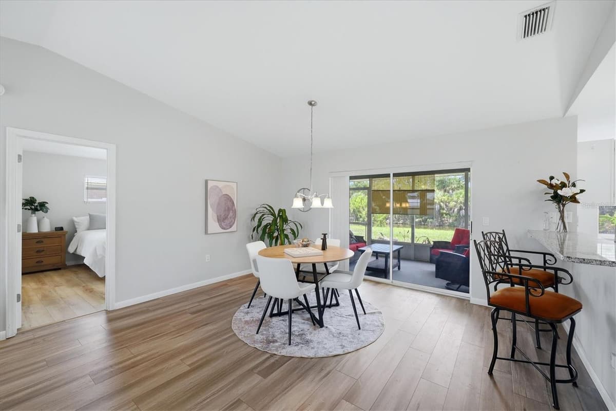 9084 PROSPECT AVENUE — photo 10 of 32